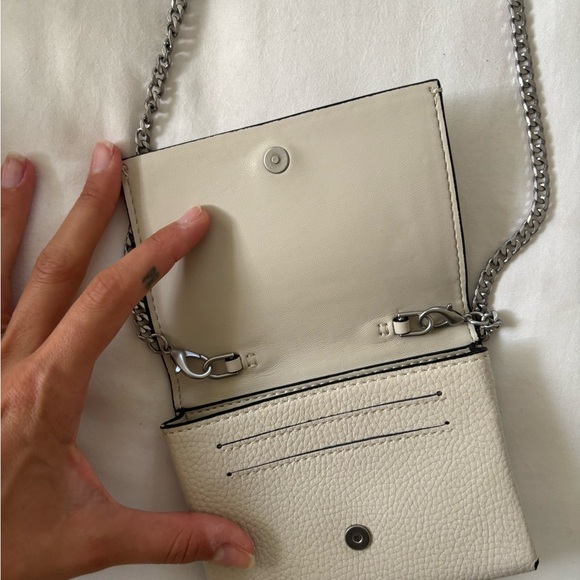 Calvin Klein Elegant White Leather Crossbody Bag - Picture 2 of 5